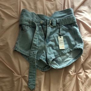 Light wash jean shorts with jean belt